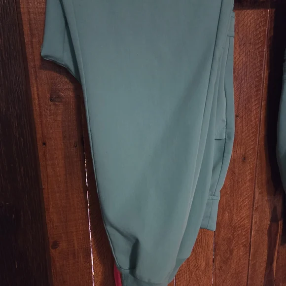 Figs Women's Surgical Green Joggers Scrub Pants - Picture 2 of 3